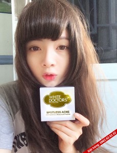 hot-girl-yeu-thich-kem-xoa-tham-mun-spotless-acnes-11