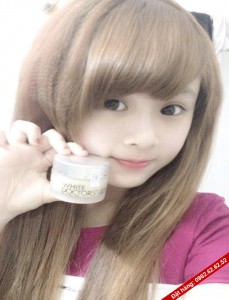 hot-girl-yeu-thich-kem-xoa-tham-mun-spotless-acnes-12