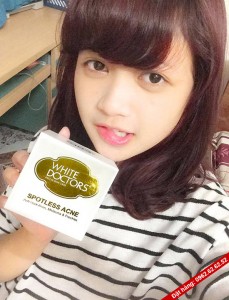 hot-girl-yeu-thich-kem-xoa-tham-mun-spotless-acnes-9